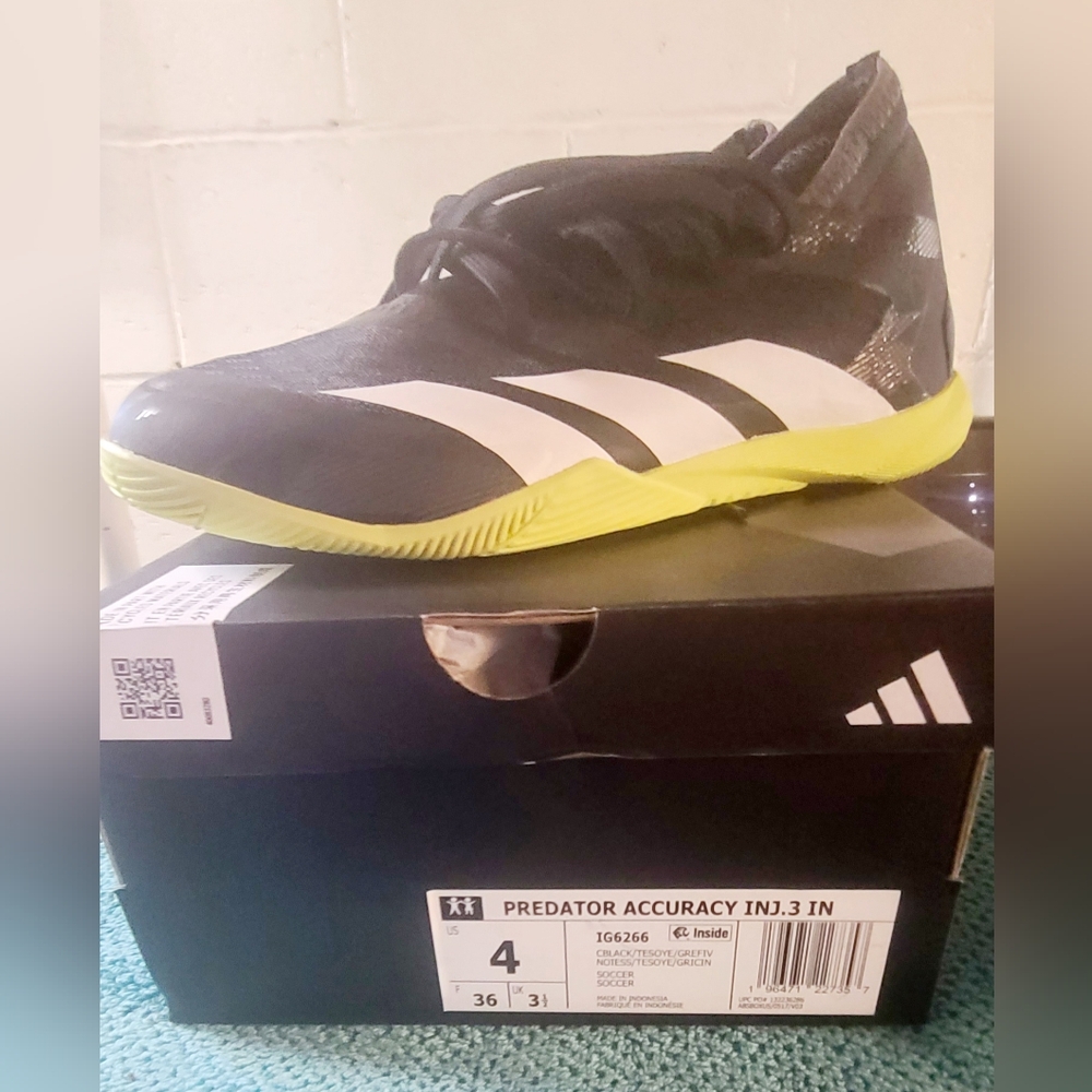 Size 4- Adidas Predator Accuracy Injection.3 Kids' Indoor Soccer shoes